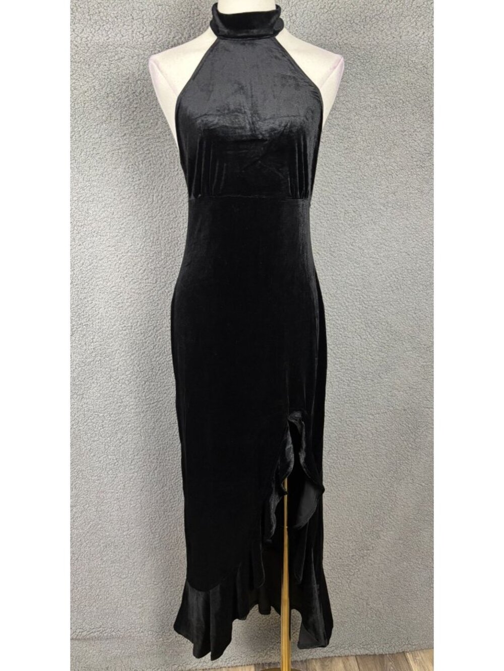 Aigeman Women's Halter Neck Velvet Maxi Mermaid Dress.Backless. Size (8/10). NWT